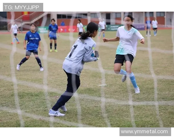 中国足球女球星高清壁纸精选展现她们英勇风采与赛场魅力 中国足球女球星高清壁纸精选展现她们英勇风采与赛场魅力