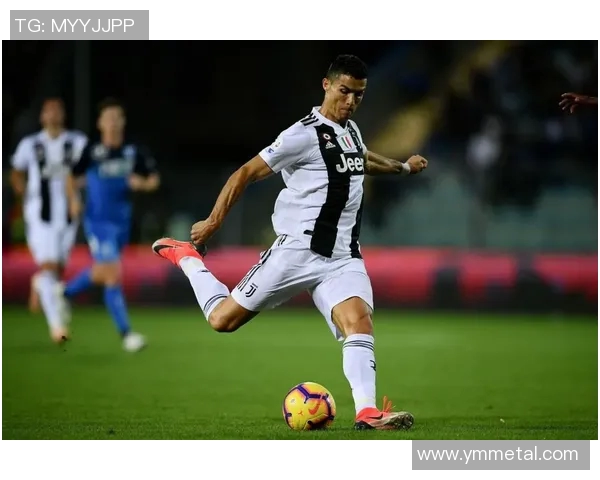 聚焦7号足球球星的辉煌成就与传奇人生轨迹解析 聚焦7号足球球星的辉煌成就与传奇人生轨迹解析