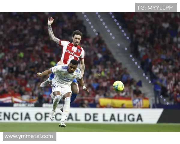 足球球星为何选择穿钢钉鞋提升比赛表现与竞技水平解析 足球球星为何选择穿钢钉鞋提升比赛表现与竞技水平解析