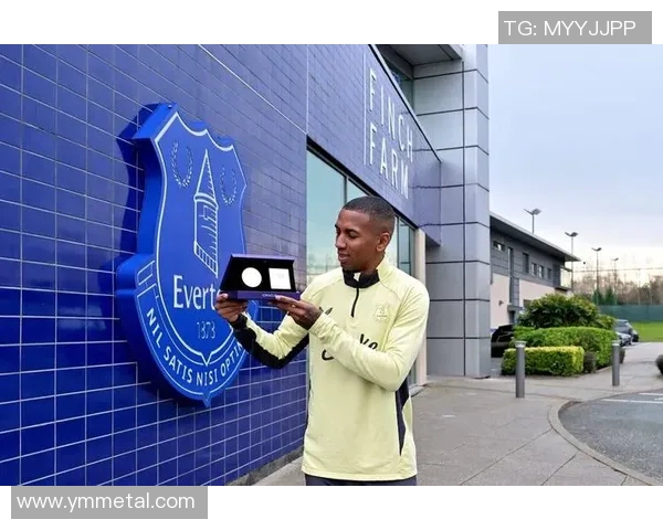 足球界著名秃头球星盘点 从巴西天王到英超传奇的光辉岁月 足球界著名秃头球星盘点 从巴西天王到英超传奇的光辉岁月